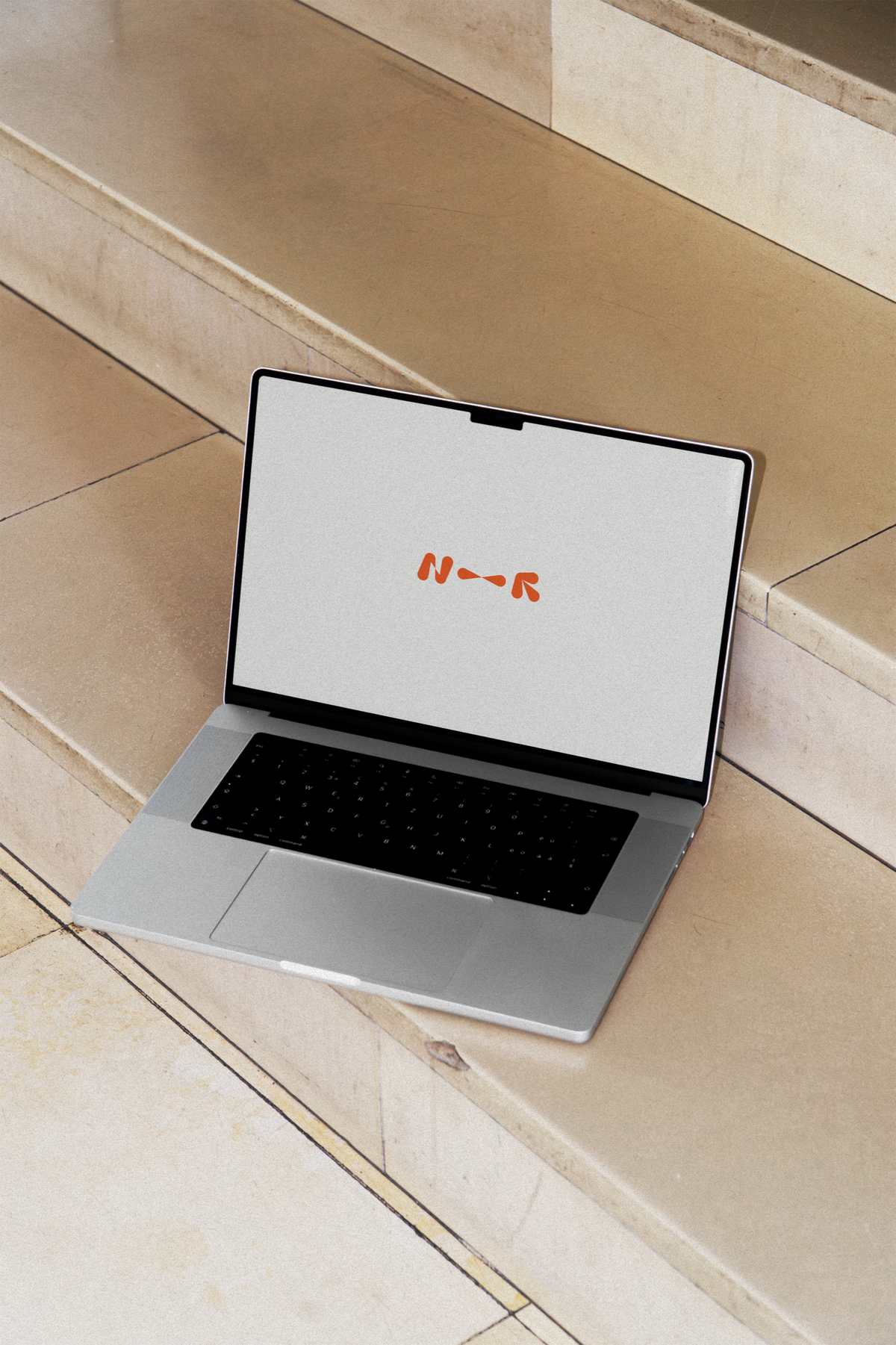 MacBook Pro 16" LUX-03
