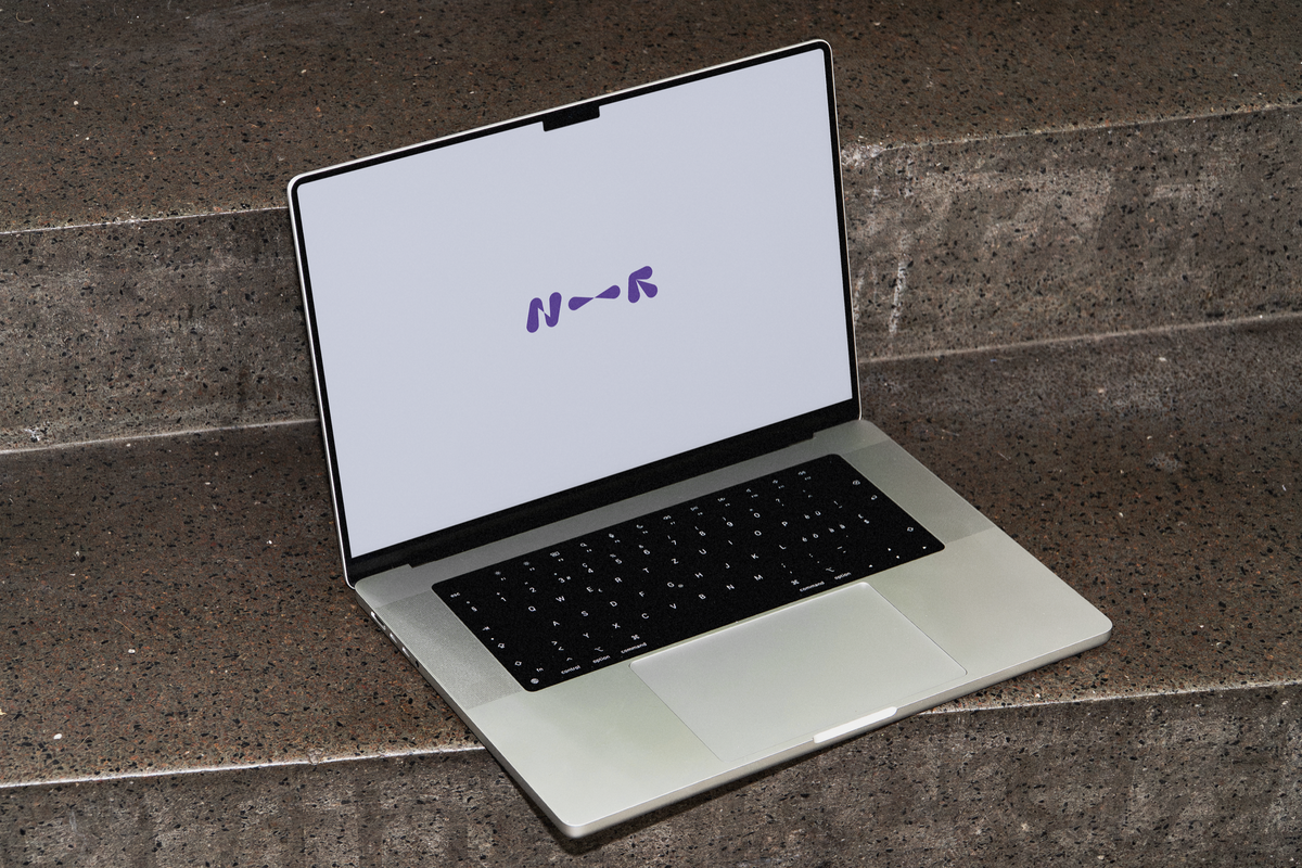 MacBook Pro 16" LUX-15