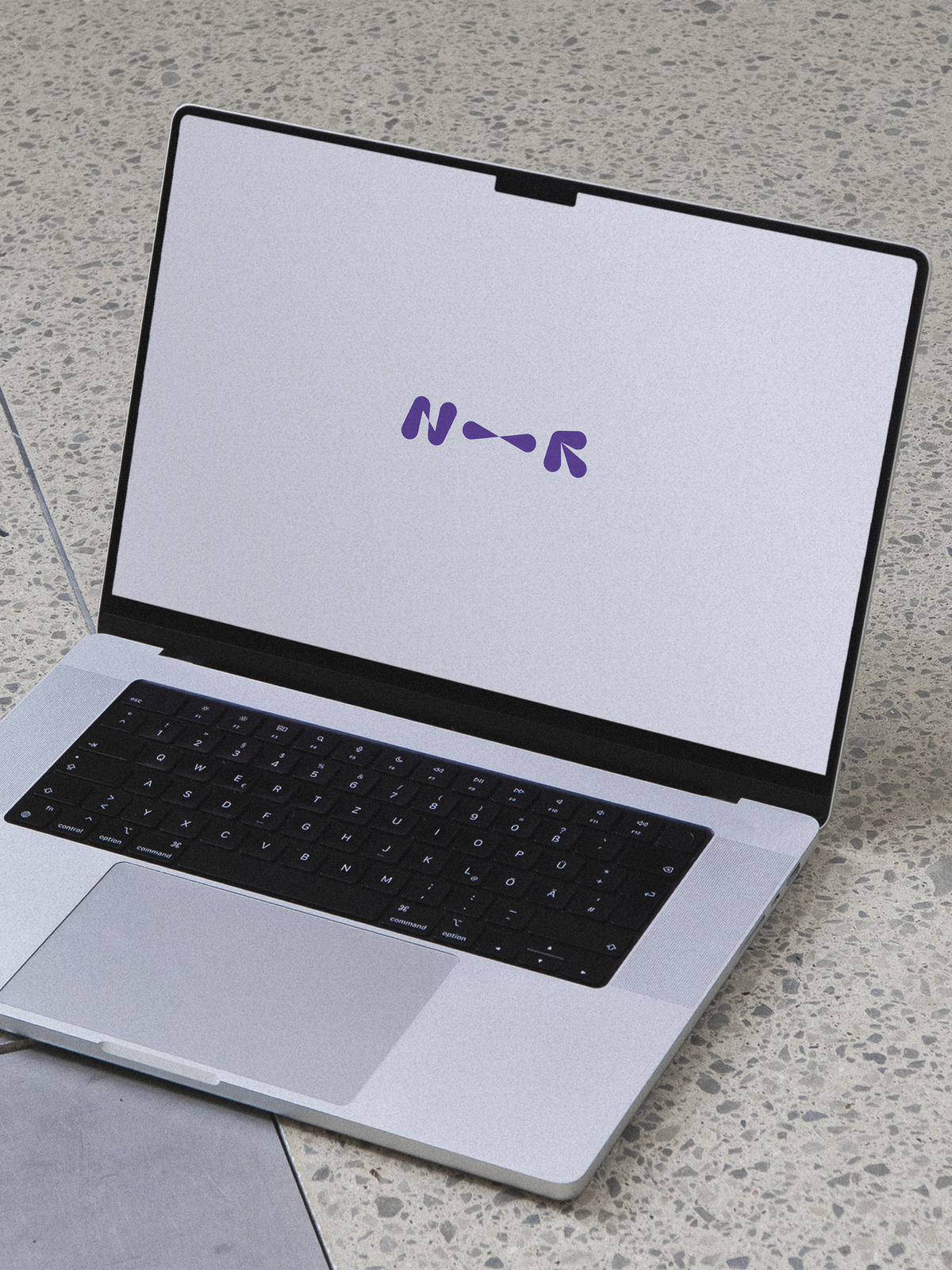 MacBook Pro 16" LUX-24