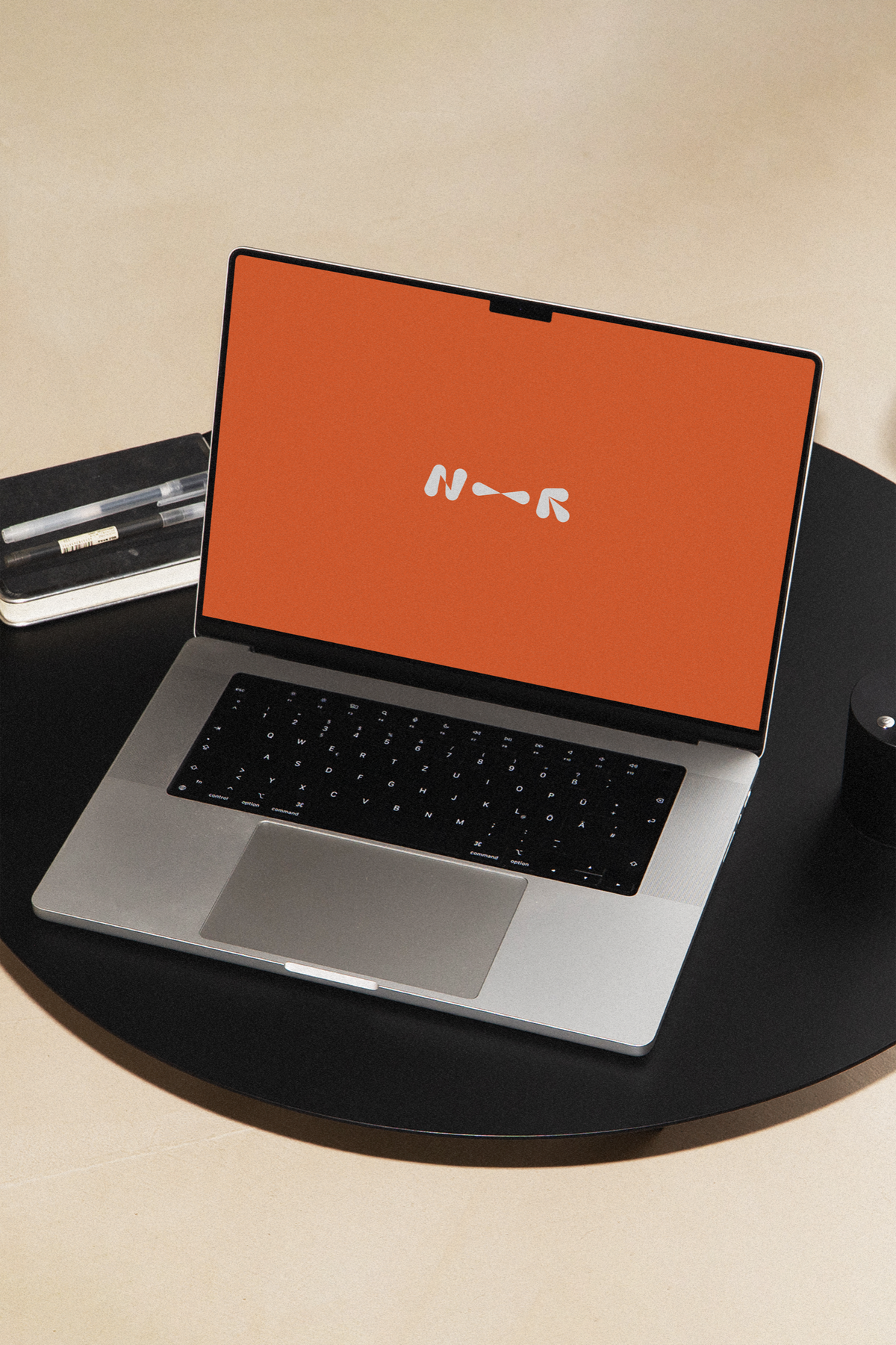 MacBook Pro 16" LUX-30