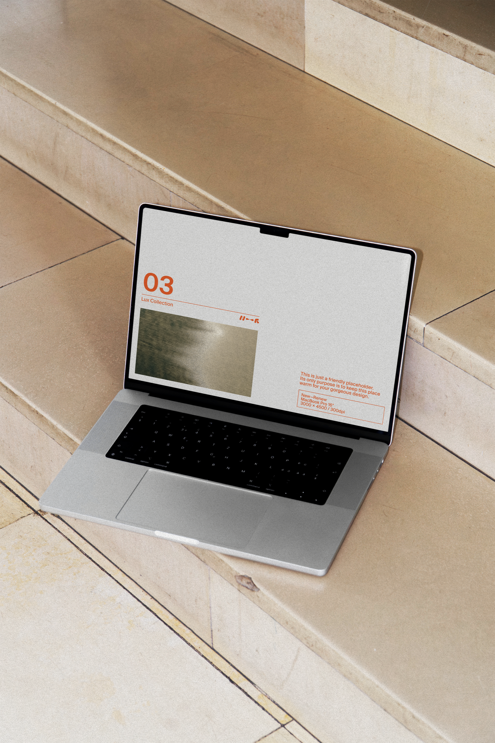 MacBook Pro 16" LUX-03