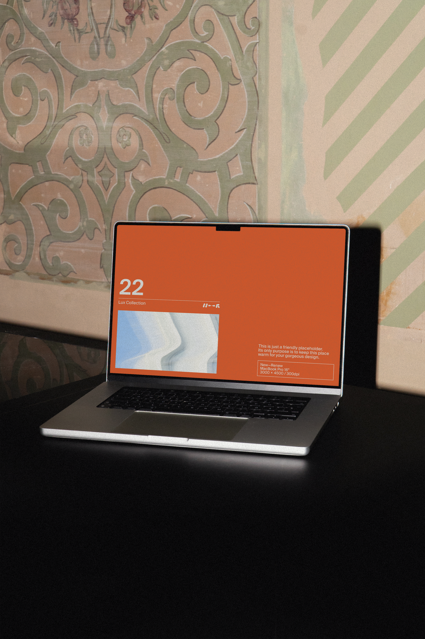 MacBook Pro 16" LUX-22