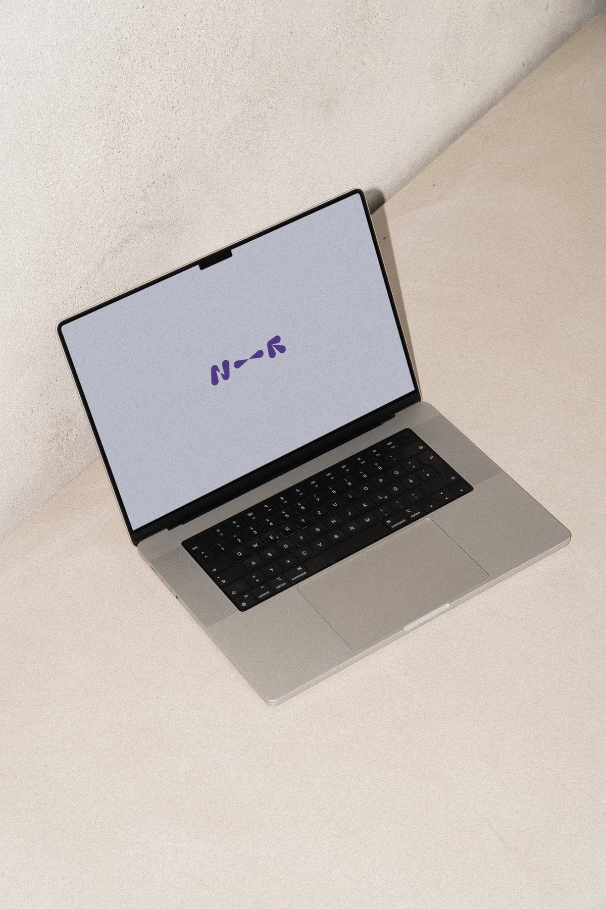 MacBook Pro 16" LUX-08
